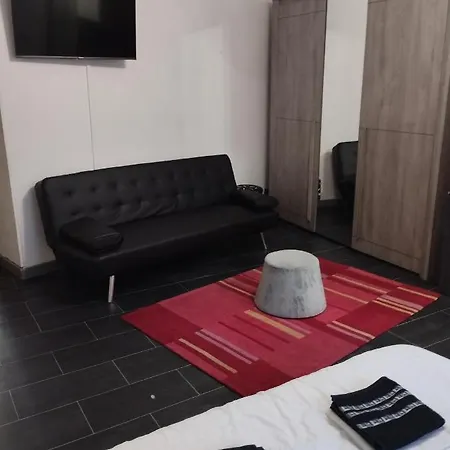 T2 Pilier Rouge Avec Internet Lägenhet